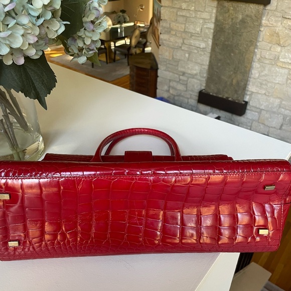 Adrienne Vittadini Leather hand bag. - Picture 5 of 5